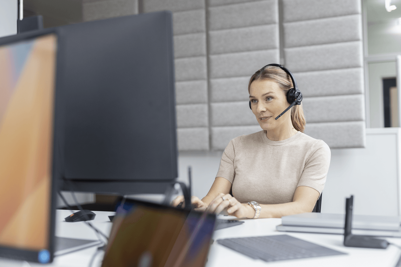 person-im-support-am-arbeitsplatz