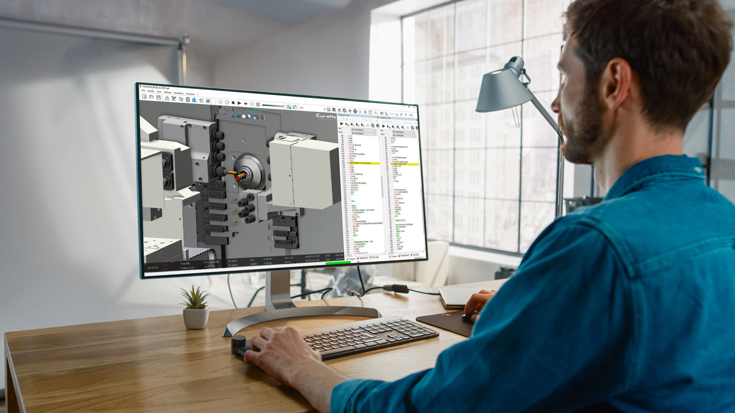 Person am Bildschirm im praktischen Einsatz mit Eureka Software